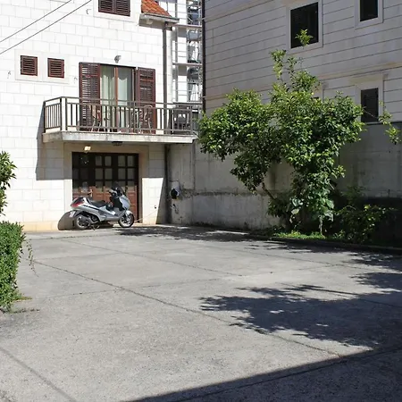 Quadruple 3546f Πανσιόν
